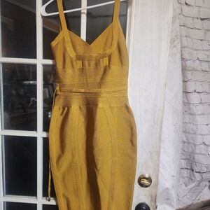 Chic Mustard Midi Dress